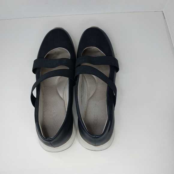 Aerosoles Women's size 7.5 Comfort Mary Jane stretch straps Black Slip-On Shoes - Picture 9 of 11